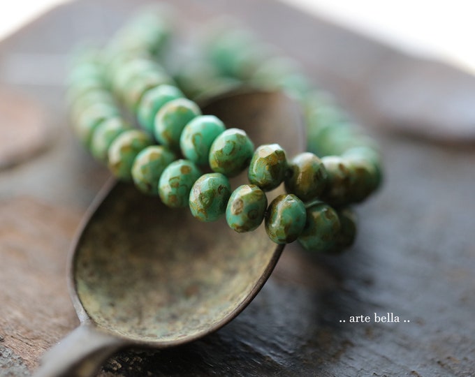 FOREST MOSS PEBBLES .. 25 Premium Picasso Czech Glass Faceted Rondelle Beads 5x7mm (7668-st) .. jewelry supplies
