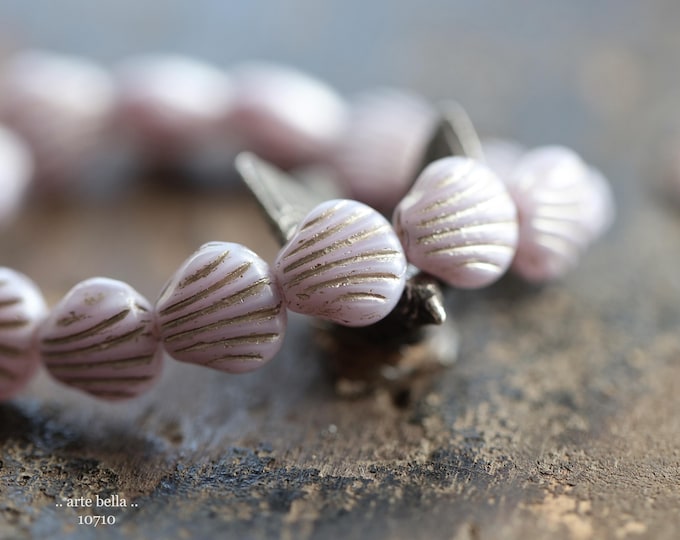 BEIGE THISTLE Bebe SHELLS .. 15 Premium Czech Glass Shell Beads 9mm (10710-st) .. jewelry supplies