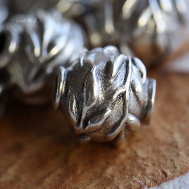 OLIVE LEAVES No. 33 .. 4 Mykonos Greek Olive Leaf Beads 12mm (M33-4)