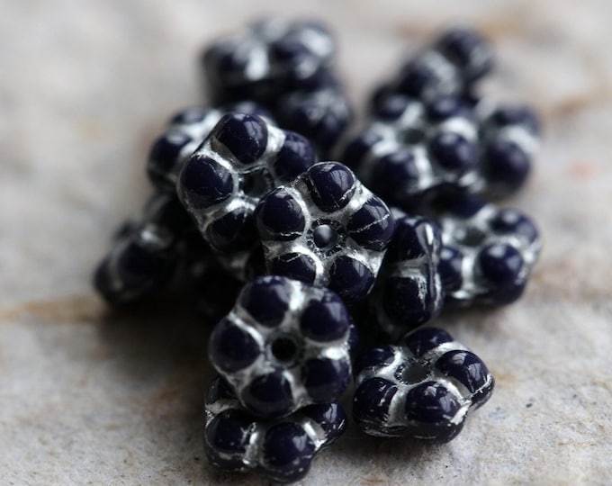 BLUE VIOLET VINCA .. 40 Premium Picasso Czech Glass Flower Spacer Beads 5mm (6347-40)