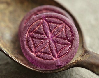 RUSTIC BOYSENBERRY FLOWERS .. 2 Etched Czech Glass Flower of Life Beads 19mm (8970-2) .. jewelry supplies