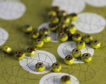CHARTREUSE BABIES .. 30 Premium Picasso Czech Glass Rondelle Beads 3x5mm (1970-st) .. jewelry supplies
