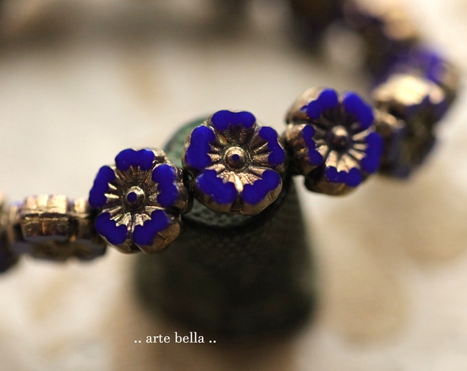 GOLDEN INDIGO BLOOMS .. 16 Premium Czech Glass Hibiscus Flower Beads 10mm (9684-st)