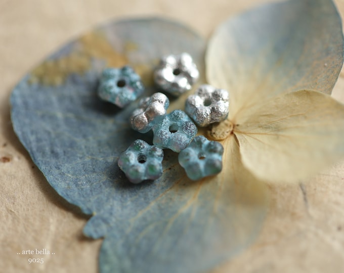 back in stock .. SILVERED BLUE VINCA .. 50 Premium Etched Czech Glass Flower Spacer Beads 5mm (9025-st) .. jewelry supplies