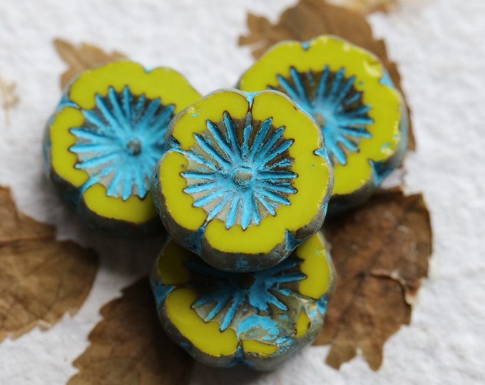 BLUE CHARTREUSE PANSY .. 4 Premium Picasso Czech Glass Flower Beads 14mm (8172-4)