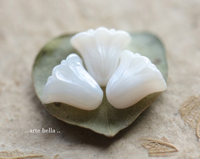 WHITE LILIES .. 10 Premium Czech Glass Lily Flower Beads 9x10mm (9734-10)