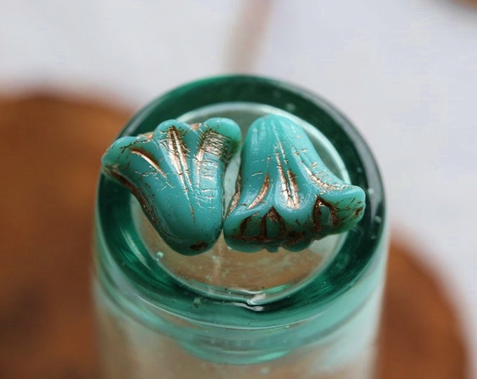 last ones .. SILVERED TURQUOISE LILIES .. 10 Premium Czech Glass Lily Flower Beads 9x10mm (8543-10) .. jewelry supplies
