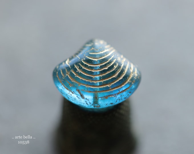 GOLDEN SKY SHELLS .. 4 Premium Czech Glass Clam Shell Beads 15x18mm (10538-4) .. jewelry supplies