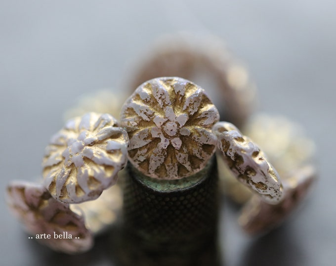 GOLDEN LAVENDER DAHLIAS .. 10 Premium Etched Czech Glass Dahlia Flower Beads 14mm (9505-st) .. jewelry supplies
