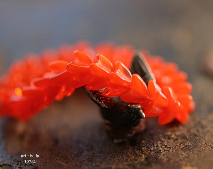 BLOOD ORANGE BUDS .. 25 Premium Czech Glass Bellflower Cap Beads 5x7mm (10731-st) .. jewelry supplies