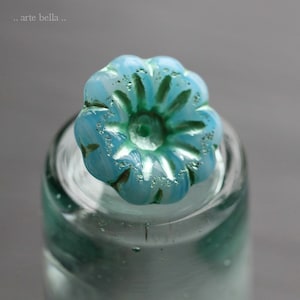 premium glaskralen .. GROENE AQUABELLS .. 4 tsjechische glaskralen Picasso-glas 15 x 8 mm (8219-4) .. sieradenbenodigdheden