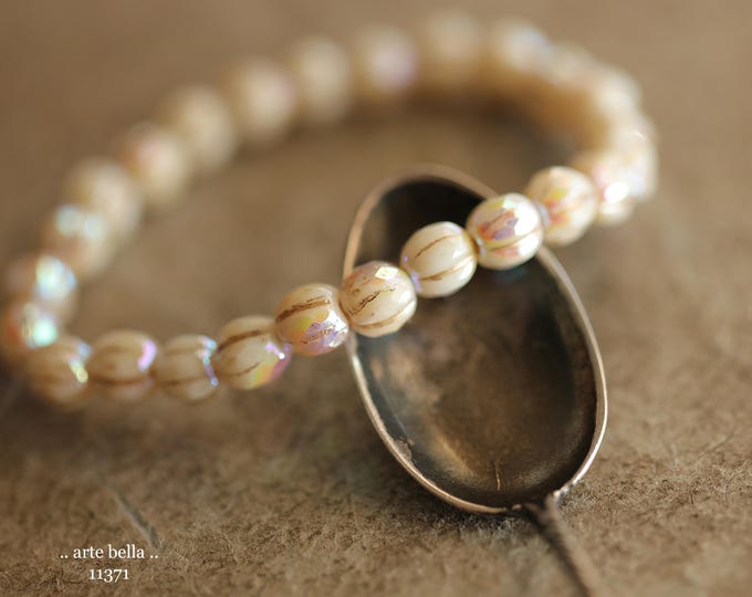 New .. MYSTIC IVORY GLITZ 6mm .. 25 Premium Czech Glass Faceted Melon Beads (11371-st) .. jewelry supplies