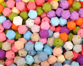 50-200 stuks zeshoekige siliconenkralen, 14/17 mm groothandel polygoonkralen, gemengde kleuren bulk siliconenkralen. voor pensleutelhangers DIY siliconen ketting