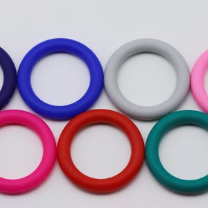65mm Silicone Beadable Rings，Round Silicone Bead Loop，Silicone O Ring Bead，Round Ring Bulk，Hole Beadable For Hanging Ornaments.