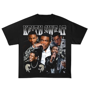 Może przedstawiać: Czarny T-shirt z nadrukiem graficznym Keitha Sweata i innych mężczyzn. Tekst "Keith Sweat" jest nadrukowany białymi literami na koszulce.