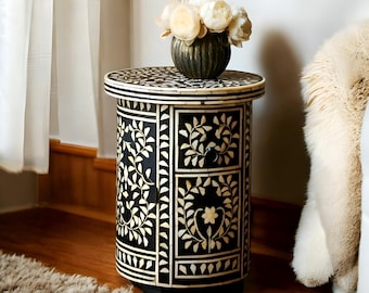 Mesa auxiliar con incrustaciones florales de hueso: mesa auxiliar redonda negra