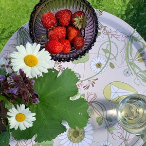 Light Diamond Floral, round tray in birch veneer