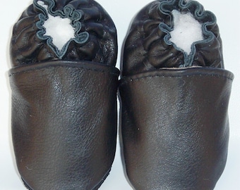 chaussons en cuir noir fabriquer au Canada moxiesbabyshoes