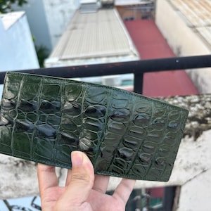 Portefeuille à deux volets pour homme en cuir de queue d'alligator vert avec rabat pour carte d'identité/portefeuille en cuir exotique haut de gamme/cadeau d'anniversaire pour homme