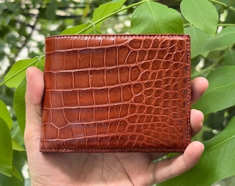 Cartera plegable de piel de cocodrilo color coñac: gran capacidad, hecha a mano.