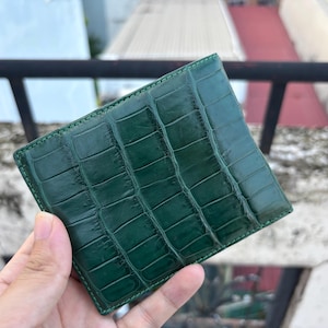 Portefeuille à deux volets pour homme en cuir de vachette véritable en alligator vert double face avec une capacité supplémentaire/portefeuille en cuir de qualité supérieure/cadeau d'anniversaire pour homme