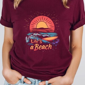 Life's a Beach Retro Sunset Surfer Vibes Summer Ocean Beach Shirt Cadeau parfait pour les amoureux de la plage T-shirt de surf