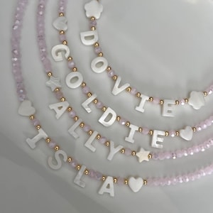 Collar con nombre personalizado en color rosa, collar con nombre de nácar, collar con nombre con cuentas, regalo para niñas, regalo de cumpleaños para niños, regalos para niños pequeños