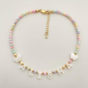 Collier prénom personnalisé coloré, collier prénom en nacre, collier de perles lumineuses pour enfants, idée cadeau pour les tout-petits, cadeau d&#39;anniversaire pour enfants