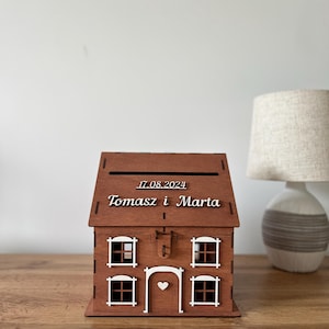 Scatola portaconfetti personalizzata per matrimonio a forma di casa - Scatola portaconfetti in legno con nomi e data, perfetta come regalo di nozze o come scatola portaconfetti per la casa