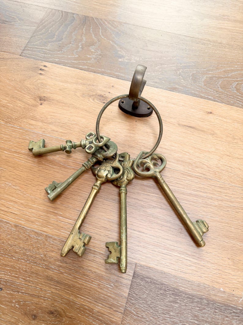 RARE Vintage 60s Large Skeleton Keys Key Ring Brass Wall Hanging Hook ...
