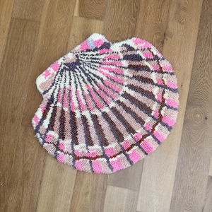 Iconic Vintage 80s Latch Hook Shag Bath Rug Wall Hanging Seashell Beach Coastal Decor Brown Fuchsia Pink