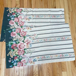 Conjunto de 2 fronhas de travesseiro vintage dos anos 80 com borda floral listrada, preta, vermelha e rústica