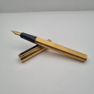 Early 1980&#39;s Dunhill Gemline Classic. 14K nib, Fully serviced and Excellent Condition.