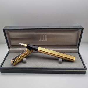 Vintage 1970&#39;s Dunhill, Gemline, Classic with Fine 18K nib. Pristine Condition, Original box.
