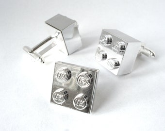 El conjunto de regalo de padrinos de plata cromada y el conjunto de regalo Tie Pin incluye caja hecha a mano con gemelos de boda de ladrillos de Lego (r)