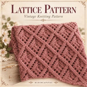 Könnte beinhalten: Ein altrosa gestrickter Stoff mit einem markanten Gittermuster aus erhabenen diagonalen Linien und durchbrochenen Quadraten. Der Text LATTICE PATTERN, Vintage Knitting Pattern und KLEINCAPITAL ist dunkelbraun auf cremefarbenem Grund gedruckt.