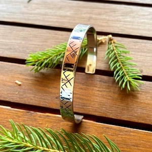 Handgemaakte Turkse motiefarmband, koperen of verzilverde manchet, traditionele gegraveerde sieraden