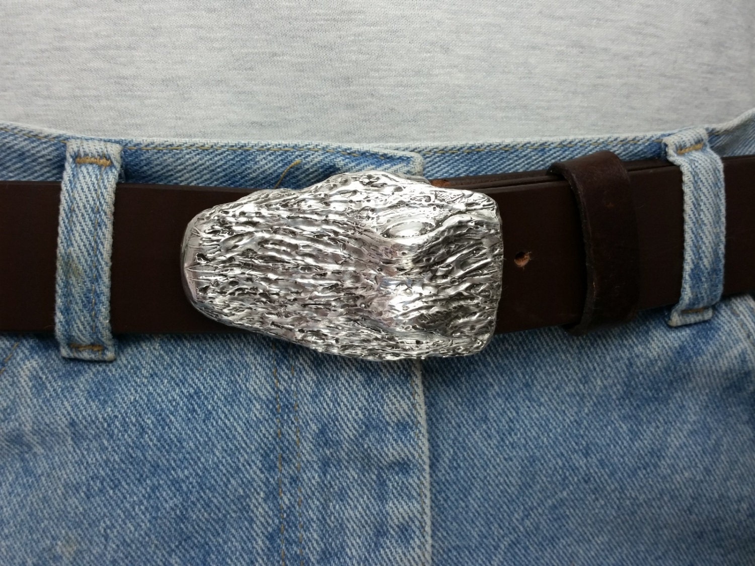 Alligator Head 1.25 Inch Belt Buckle in Textured Solid  display picture 3