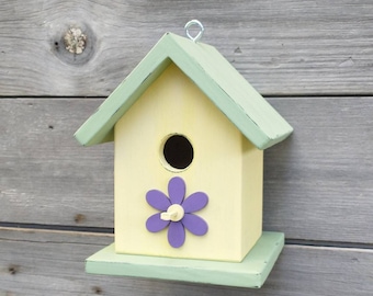 Daisy Birdhouse, Outdoor Birdhouse for Chickadees, Wrens and Finches. USA Handmade Birdhouse.
