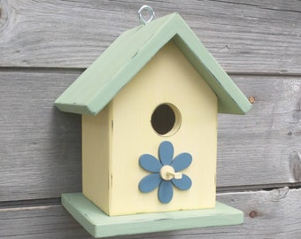 Daisy Birdhouse, Outdoor Birdhouse for Chickadees, Wrens and Finches.  USA Handmade Birdhouse.