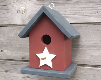 Rustic Star Birdhouse Outdoor wooden birdhouse for Chickadees, Wrens and Finches.