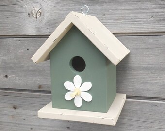Daisy Birdhouse, Outdoor Birdhouse for Chickadees, Wrens and Finches. USA Handmade Birdhouse.