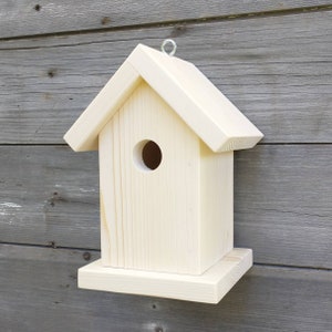 Unfertiges Vogelhäuschen. Fein geschliffen und bereit zur Bemalung. DIY Vogelhaus perfekt für feine künstlerische Malerei. Hängendes Zaunkönig Haus USA handgemacht.