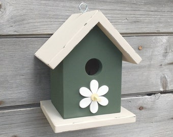 Daisy Birdhouse, Outdoor Birdhouse for Chickadees, Wrens and Finches.  USA Handmade Birdhouse.