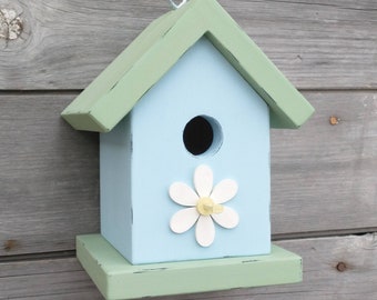 Daisy Birdhouse, Outdoor Birdhouse for Chickadees, Wrens and Finches. USA Handmade Birdhouse.