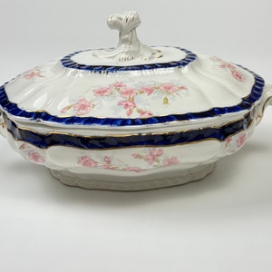 A lovely Antique Tureen/Vegetable dish late 1890s BOOTHS semi-porcelain Staffordshire England