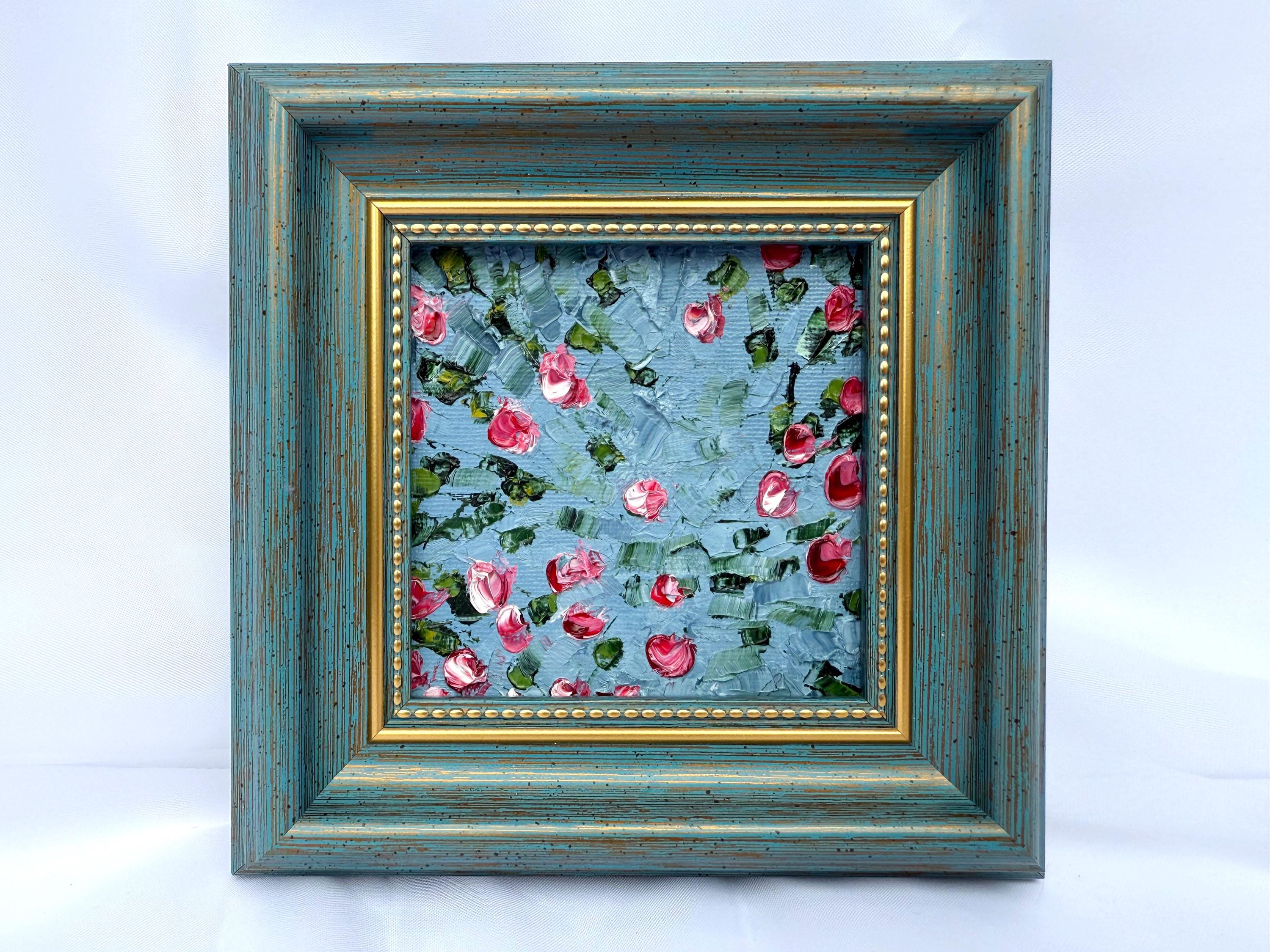 額入り花の油絵：小さな赤とピンクの花、青空、4x4インチキャンバス