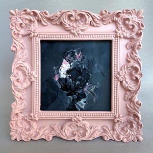 額入り花の油絵：小さな赤とピンクの花、青空、4x4インチキャンバス