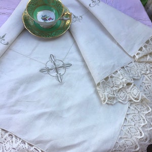 Vintage lace edged tablecloth 42x42 inch