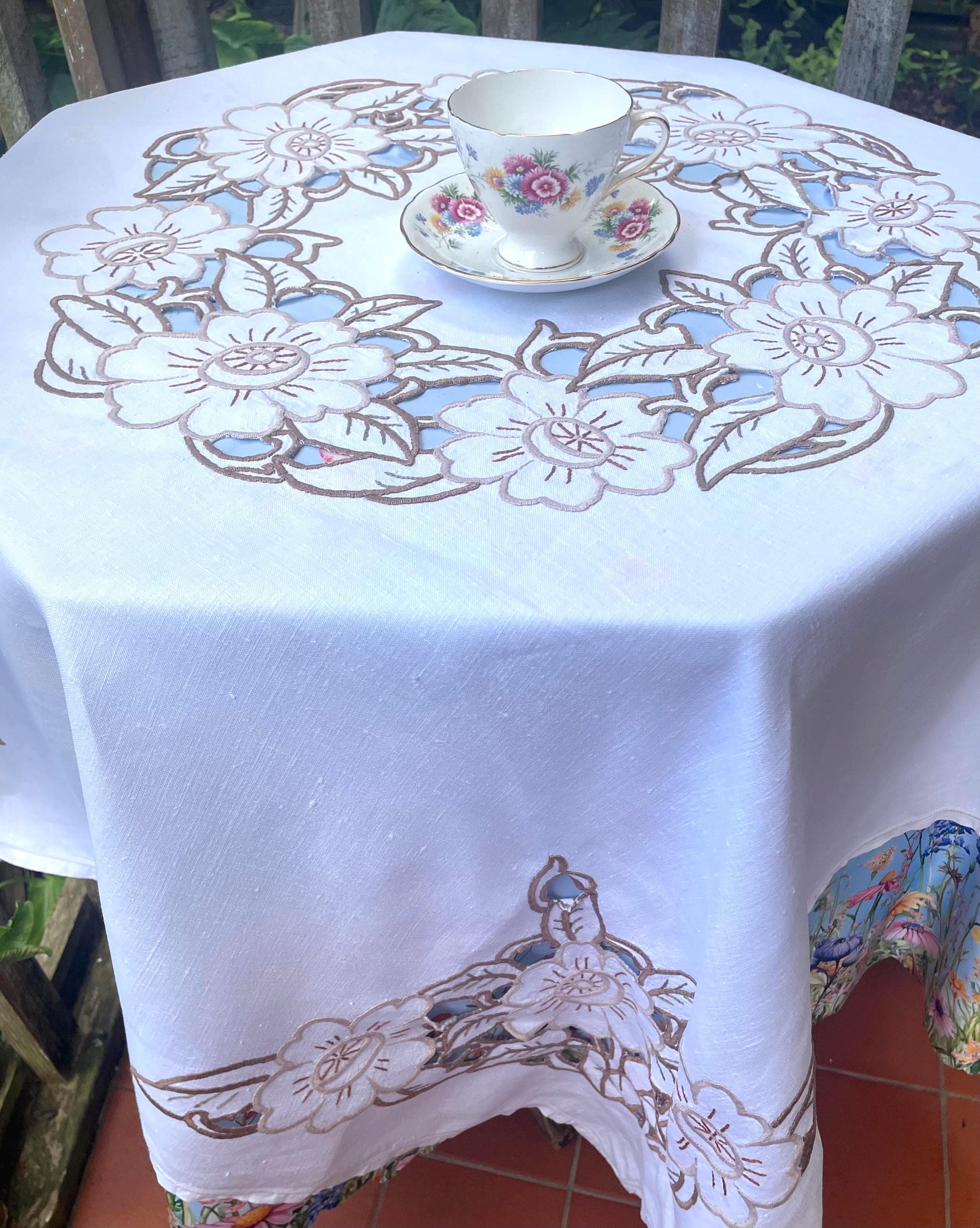 花柄刺繍テーブルクロス85x85cm 春の花 カットワーク テーブルクロス